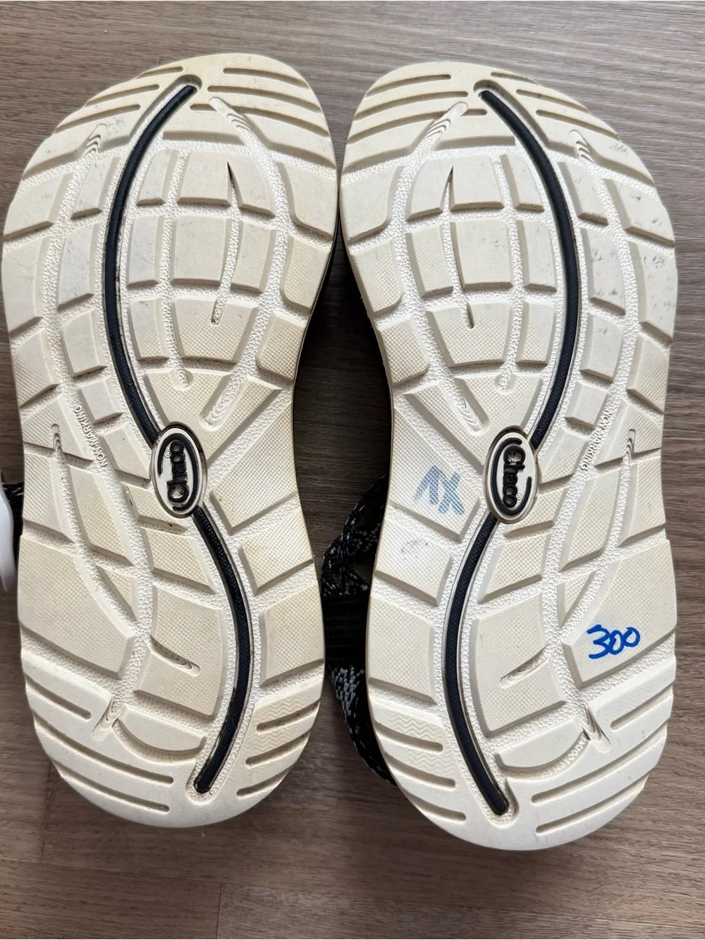 Chaco Women's 6 Black White Patterned Strappy Sandals Hiking Travel Gorpcore
